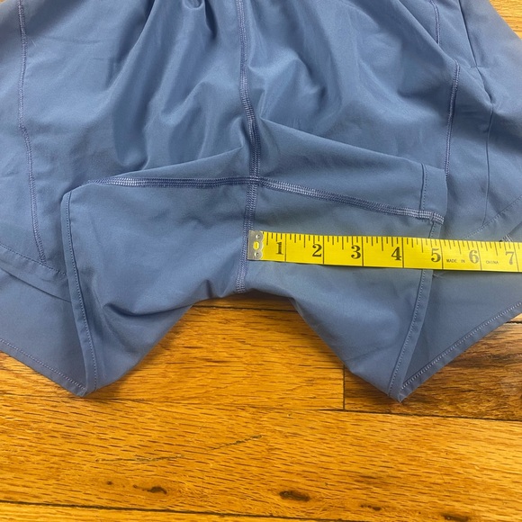 Lululemon Track That Mid-Rise Lined Short 5"
Blue Nile Size 4 - Picture 6 of 9